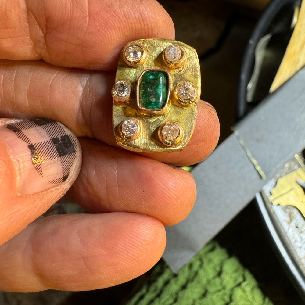 E.DeHaven 18k Emerald & Diamonds ring - Picture 9 of 16